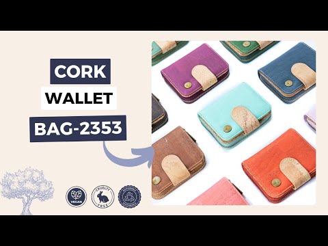 Meninas Bonitas Cork Short Wallet 11.5x9.5x3cm – video – cork wallet with a light beige closure strap and round tree emblem